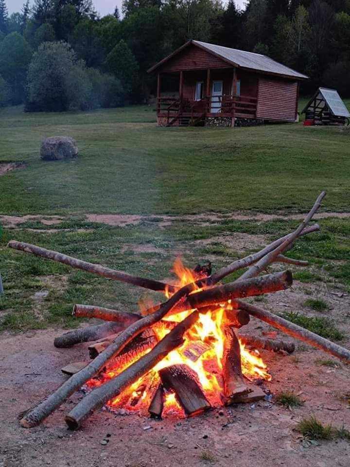 Cabane Areama Neagra Izvoru Mureşului Esterno foto